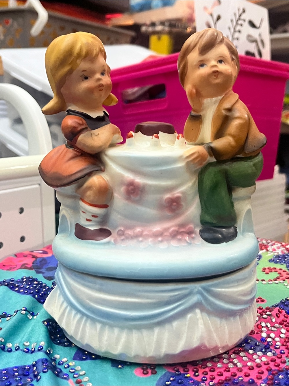 Vintage Hummel like (?) working wind up music Box plays Happy Birthday 394